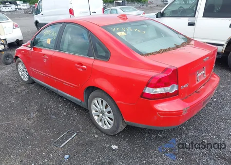 2005 Volvo S40 2.4I from USA, damaged, VIN YV1MS382152091398